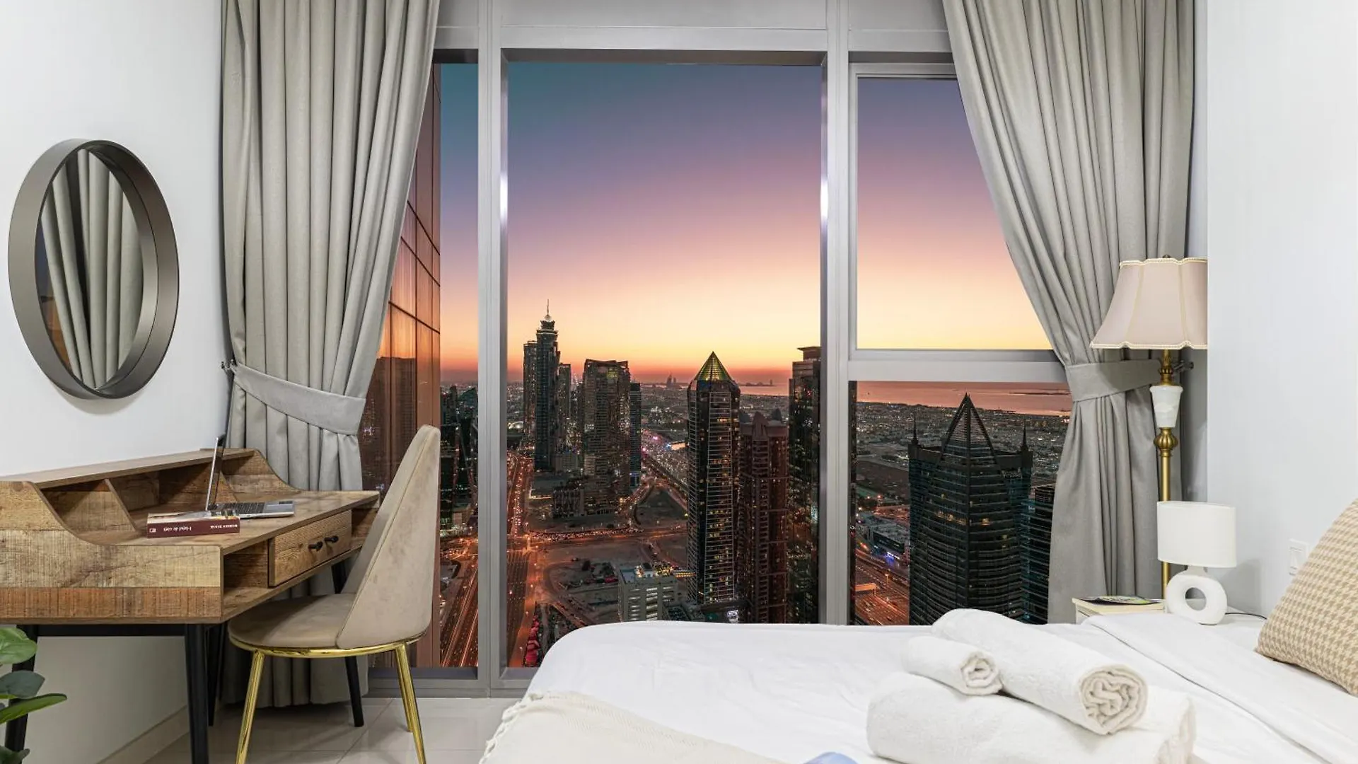 Famous Infinity Pool 64Th Floor Near Burj Khalifa Apartment Dubai United Arab Emirates