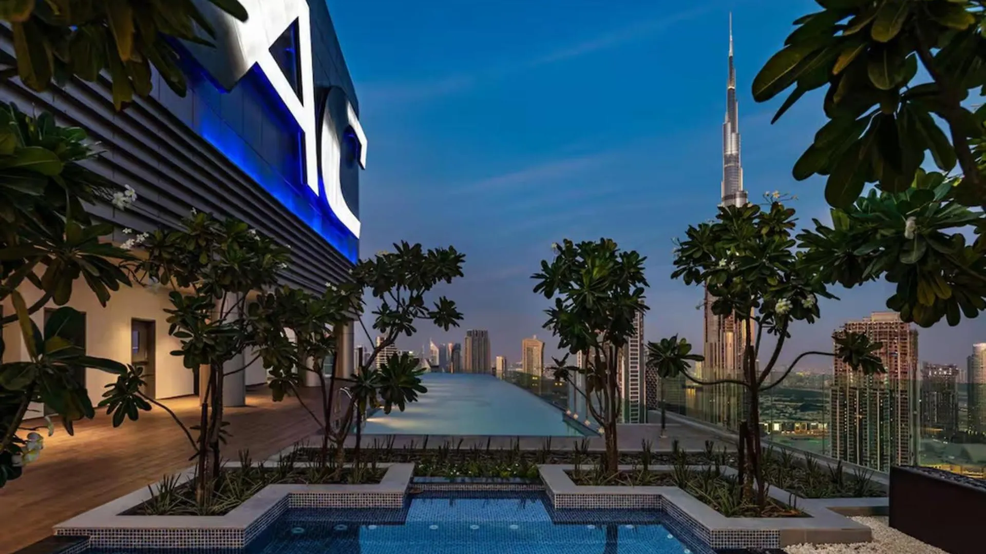 Famous Infinity Pool 64Th Floor Near Burj Khalifa Apartment Dubai United Arab Emirates