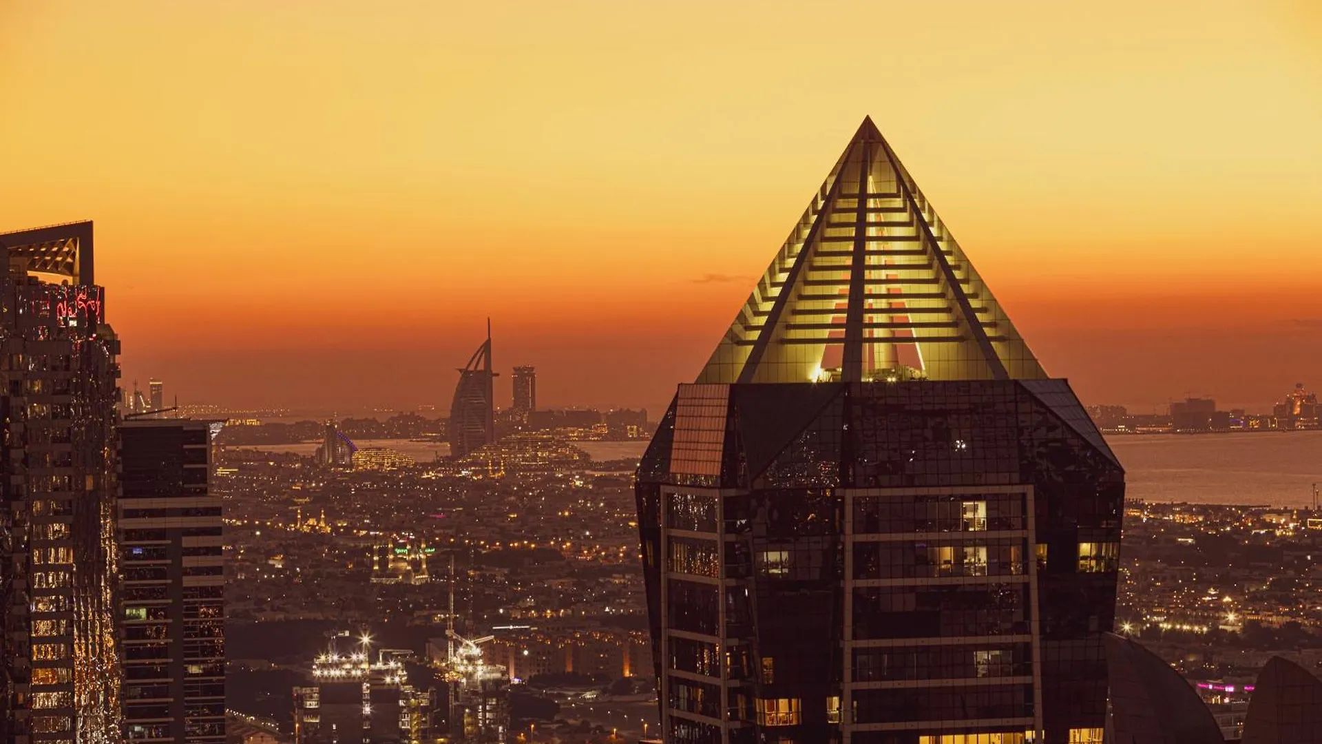 Famous Infinity Pool 64Th Floor Near Burj Khalifa Apartment Dubai United Arab Emirates
