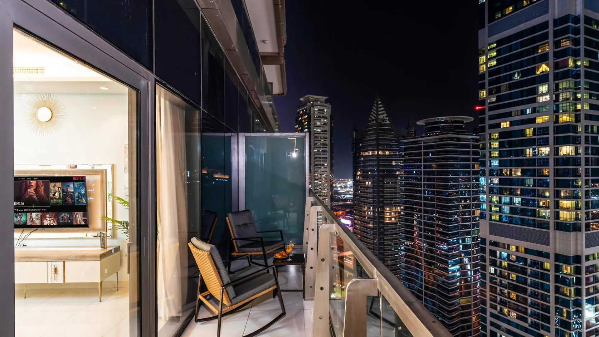 Famous Infinity Pool 64Th Floor Near Burj Khalifa Apartment Dubai United Arab Emirates