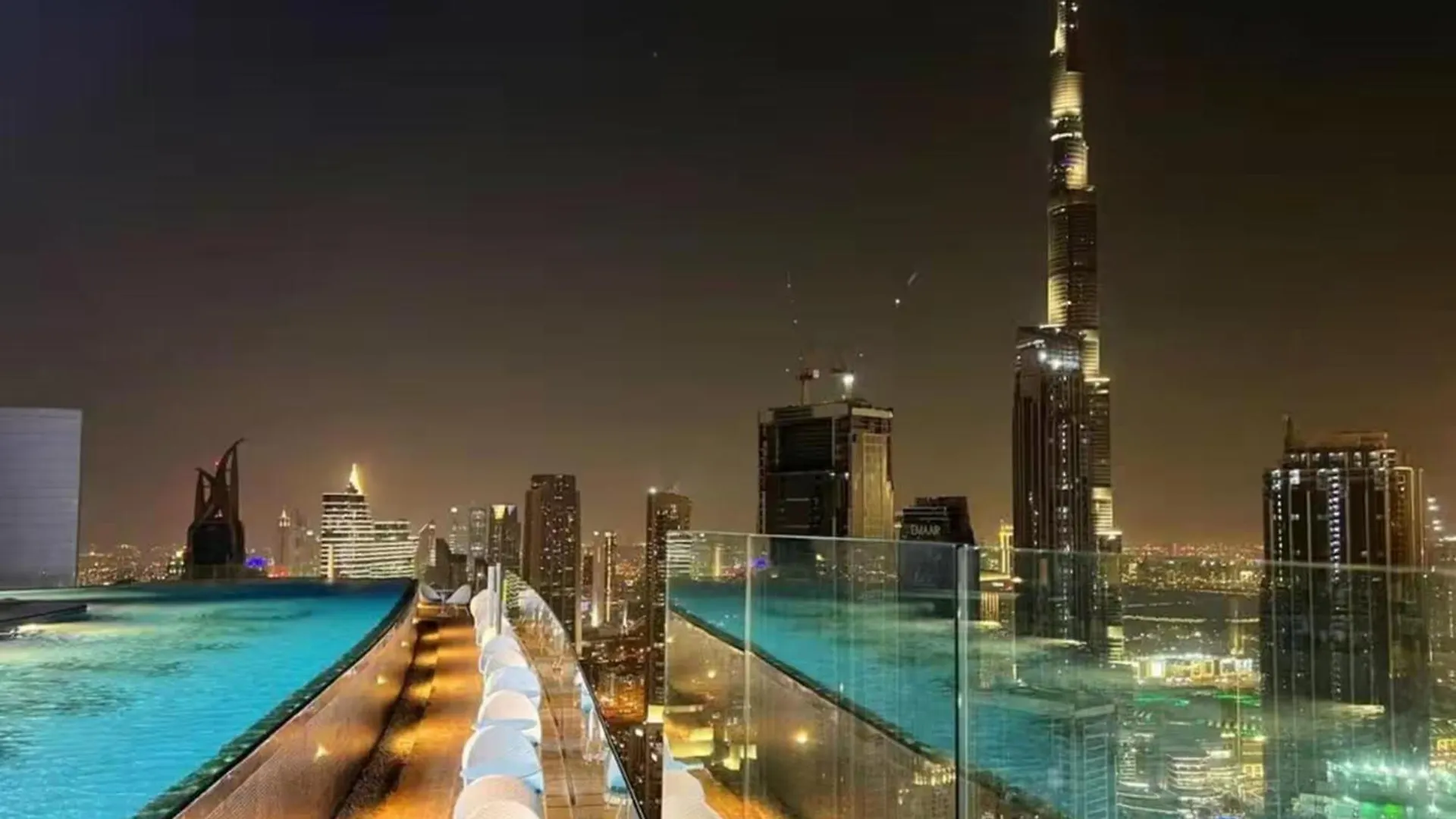 Famous Infinity Pool 64Th Floor Near Burj Khalifa Apartment Dubai United Arab Emirates